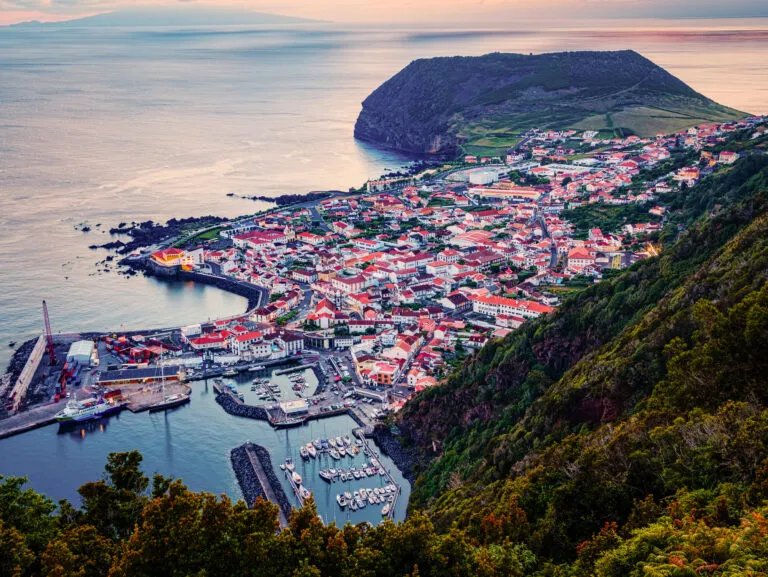 Azoren Sao Jorge Velas Sunset Stad Avond Uitzicht rode daken