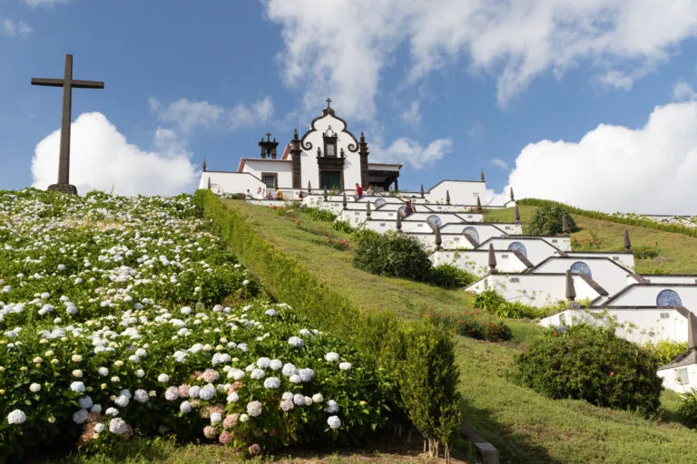 Azoren Sao Miguel Vila Franca Do Campo witte Chapel Nossa Senhora Da Paz Cultuur Architectuur Natuur