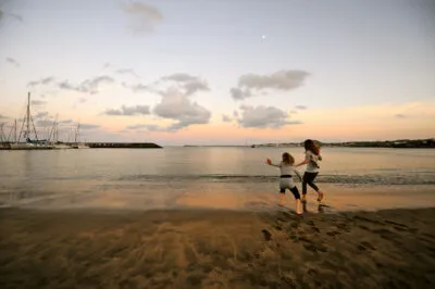 Azoren Reisinformatie Terceira Strand Gezin Reizigers Zonsondergang