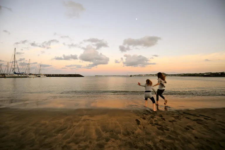 Azoren Reisinformatie Terceira Strand Gezin Reizigers Zonsondergang