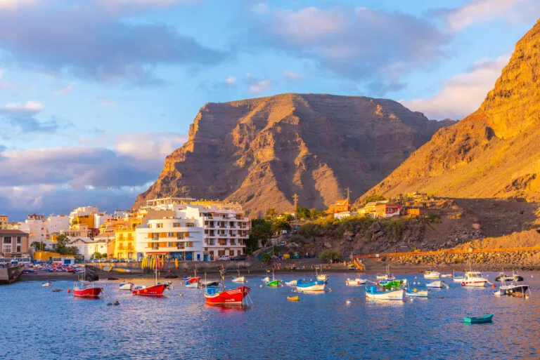 strand met boten op La Gomera