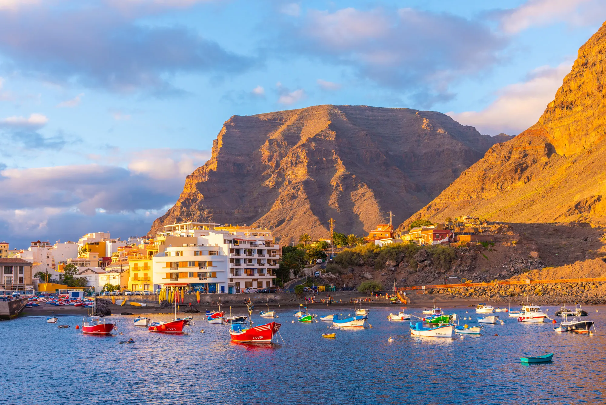 strand met boten op La Gomera