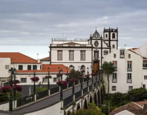 Uitzicht op de Nordeste-kerk op Sao Miguel