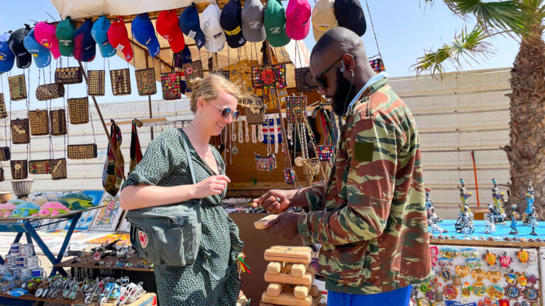 Kaapverdie vrouw alleen reizen souvenirs markt