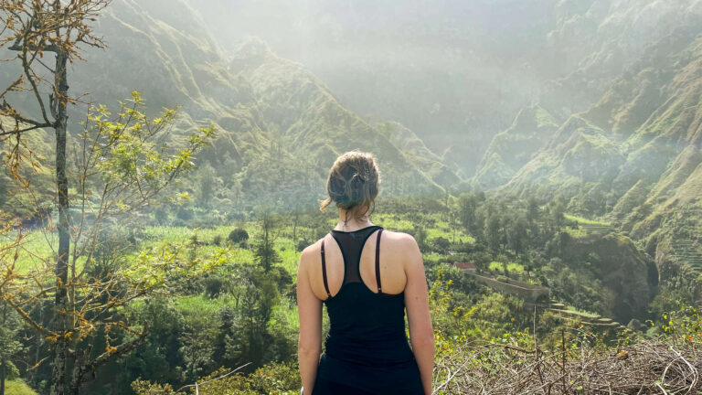 Kaapverdie vrouw alleen reizen natuur groen