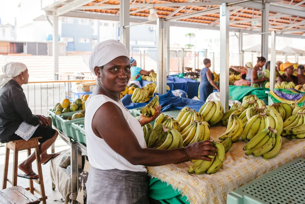 Kaapverdie Santiago Markt Vrouw Bananen