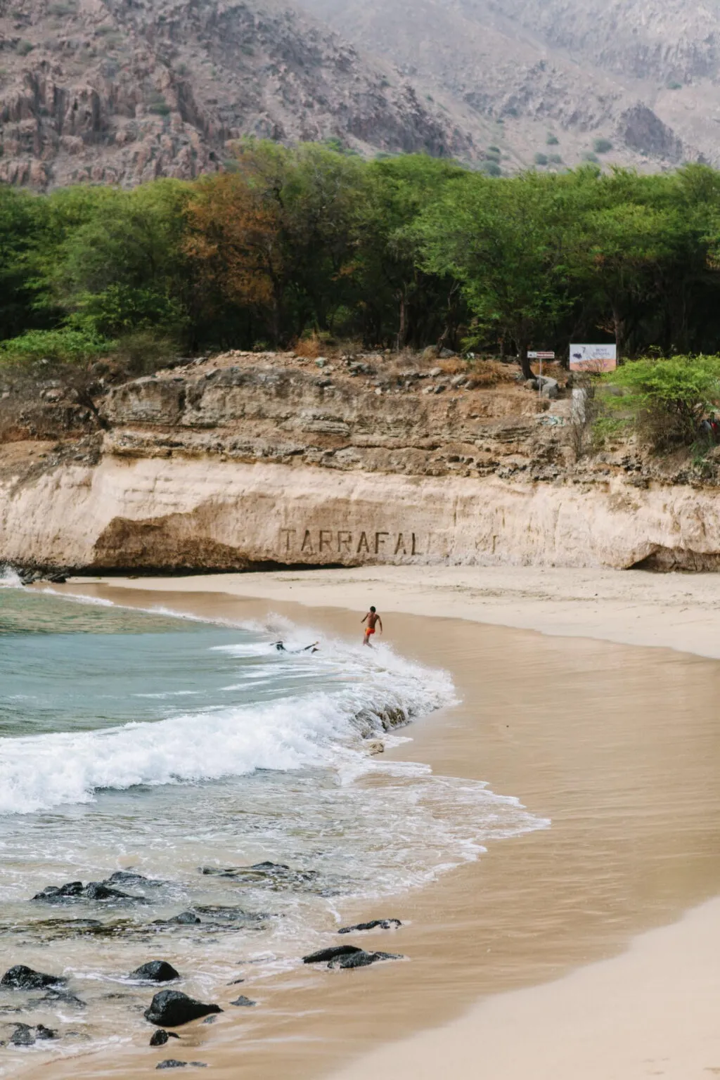 Het strand van Tarrafal op het eiland Santiago