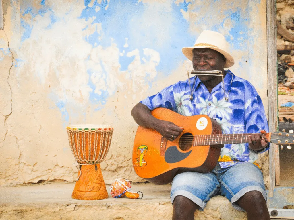 Muzikant op de straten van Mindelo op Sao Vicente