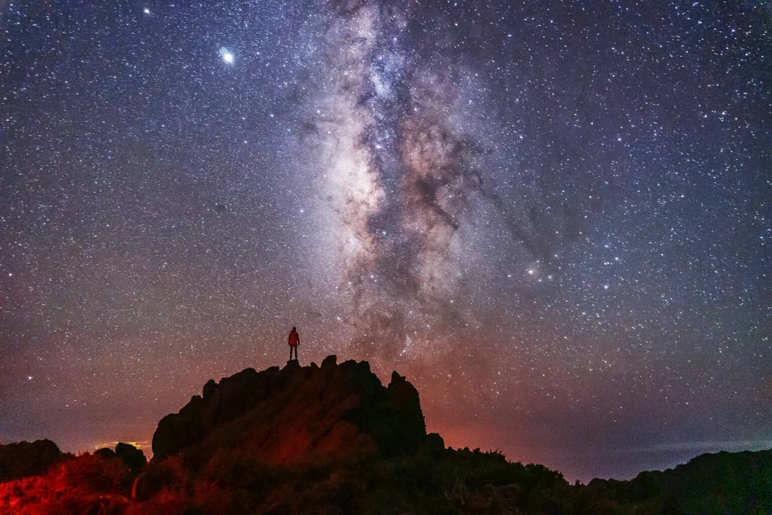 La Palma Canarische eilanden Sterrenhemel Sterrenkijken Reiziger Man beste reistijd