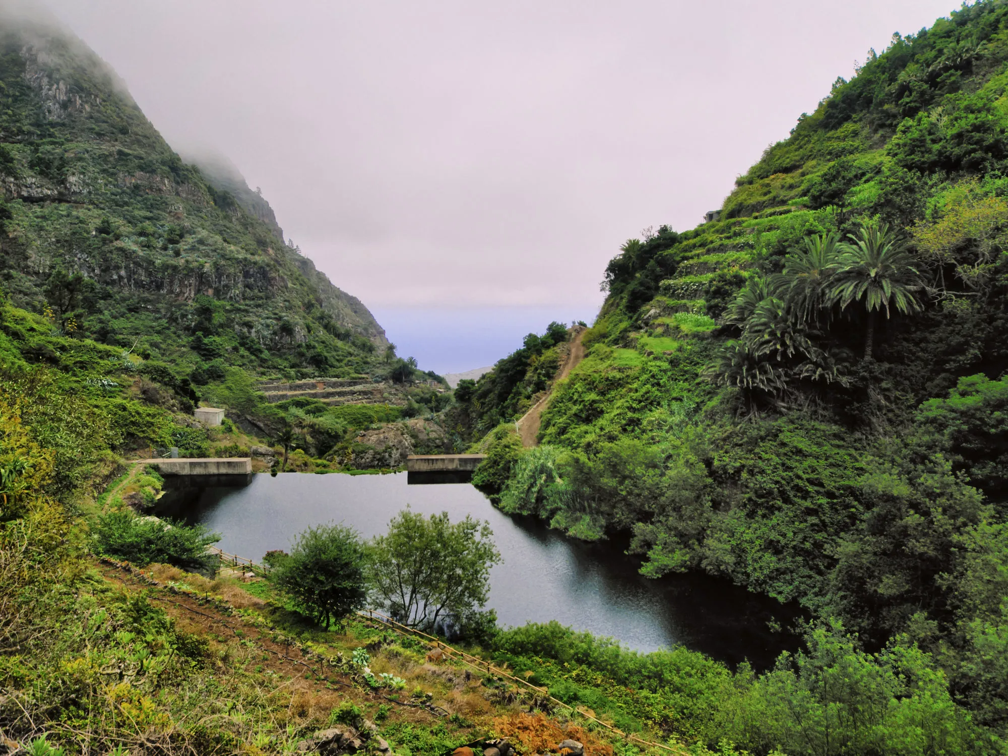 Meer tussen de bergen van het Garajonay National Park