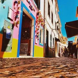 Gekleurde muur in het hart van Funchal op Madeira