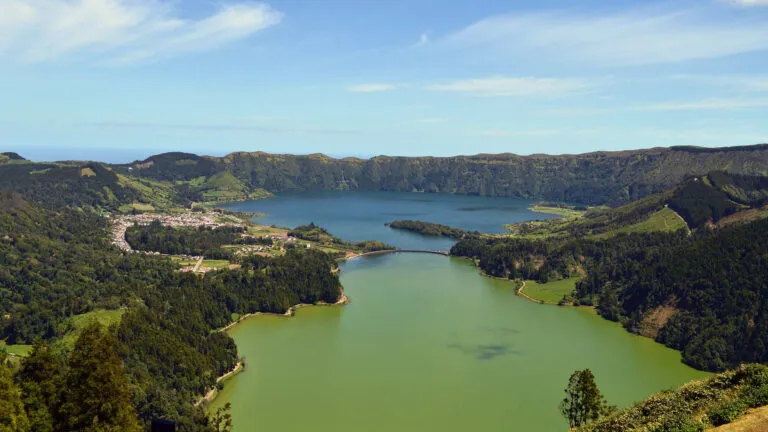 Azoren Sao Miguel Sete Cidades Monte Palace View blauw en groen meer