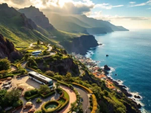 Luchtfoto van Madeira's kustlijn met seniorvriendelijke attracties, toegankelijke paden en comfortabele tourbus langs kliffen
